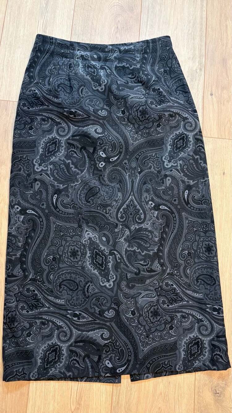 Briggs Midi Skirt Size 10 Black Gray Paisley Print Vent Pencil